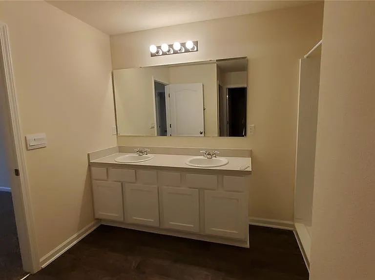 44 Barrington Dr — Photo 12