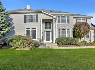 24 Schweinberg Dr, Roseland, NJ 07068