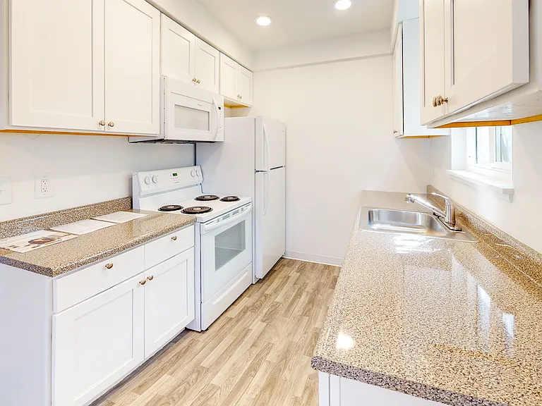 Villas-Des-Moines-Unit-B51-Kitchen_02122025