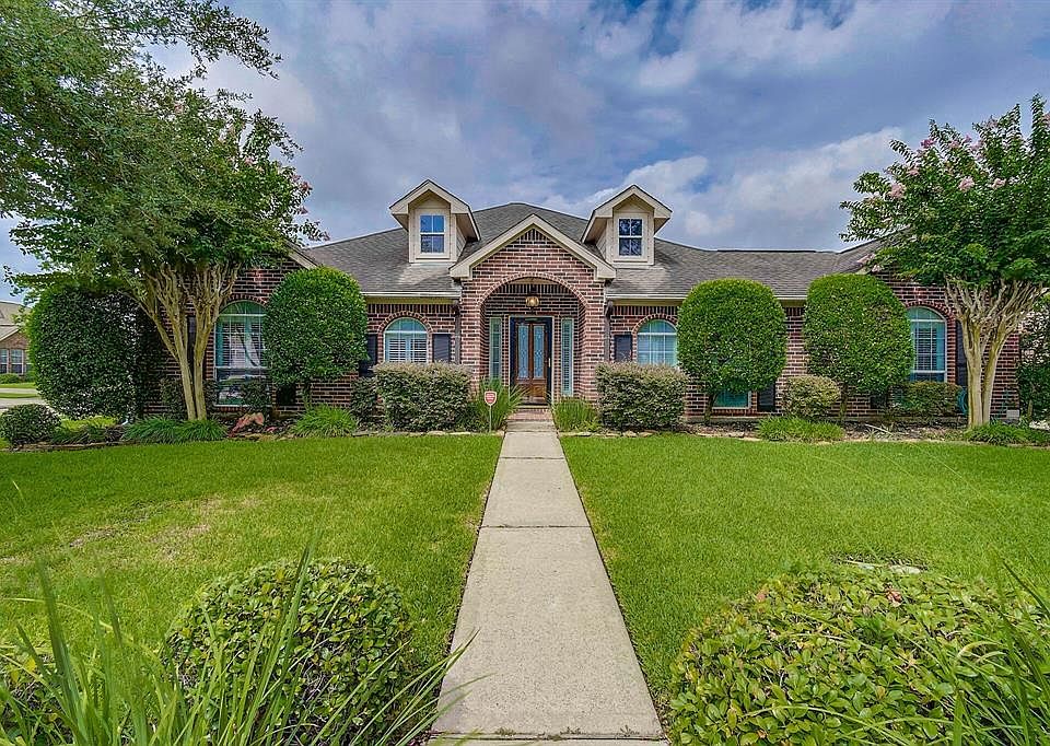 1st image of 402 Primrose Ln