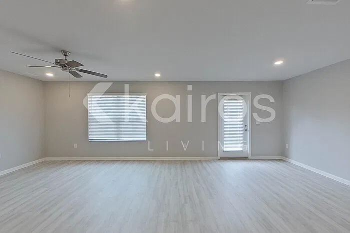 4 bed, 2.0 bath, 1387 sqft, $2,025 — Photo 2