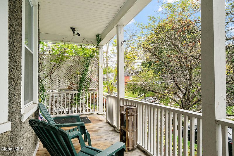 3rd image of 687 Myrtle Avenue