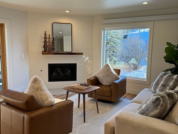 Living Room - Winter Slope View