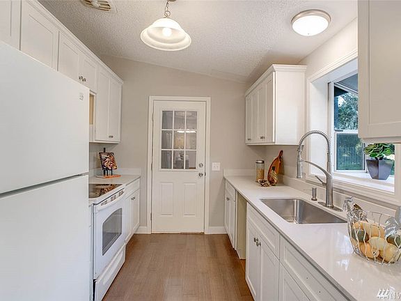 4th image of 20718 15th Ave S