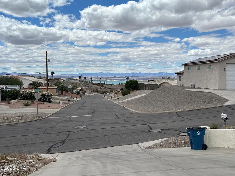 1210 Palmas Dr — Photo 32