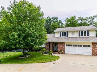 2170 SE Browns Woods Ln, West Des Moines, IA 50265