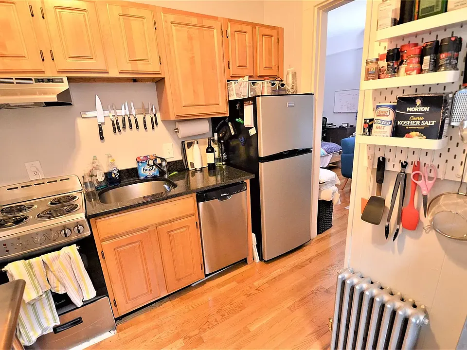 587 Beacon St #4