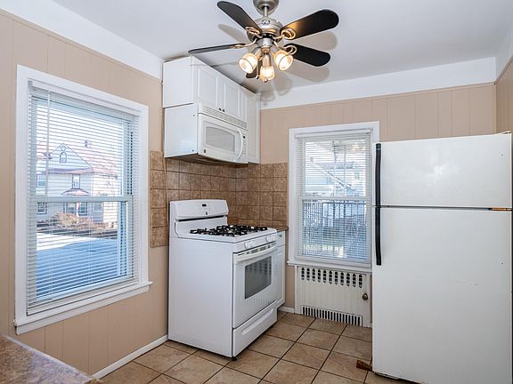5th image of 21 Wallace St #2