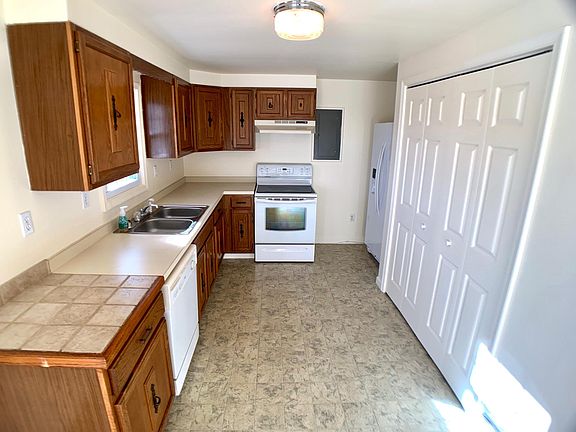 4th image of 104 Country Park Dr