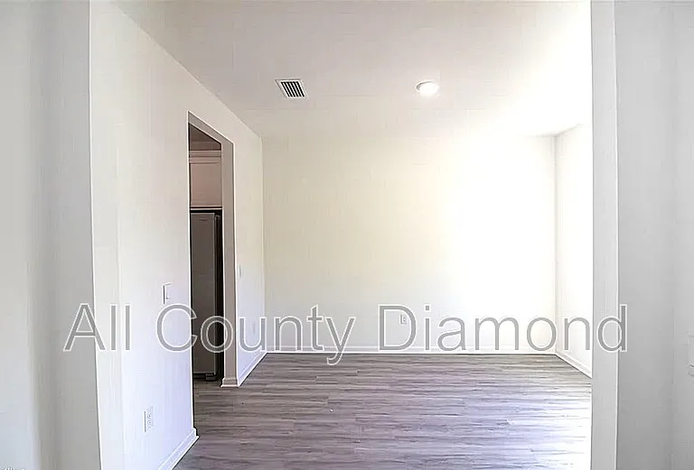 30 Sandywoods Ct — Photo 4