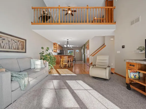 1027 River Place BOULEVARD, Waukesha, WI 53189