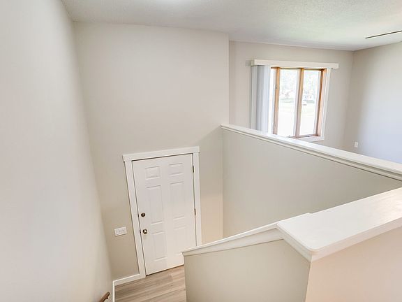 5th image of 1124 10th Ave N APT 3