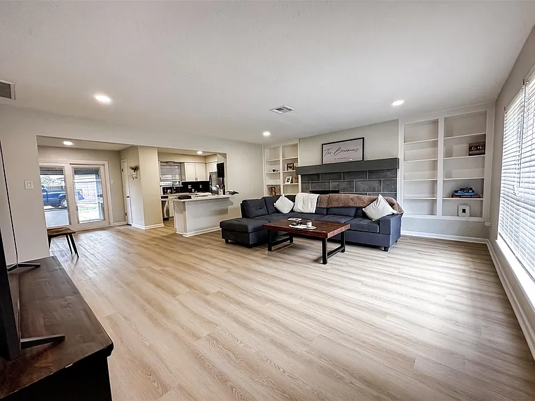 9332 Derrik Dr — Photo 1