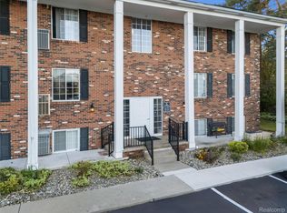515 W Highland Rd #6, Howell, MI 48843