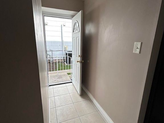 2nd image of 114 Dawson Cir