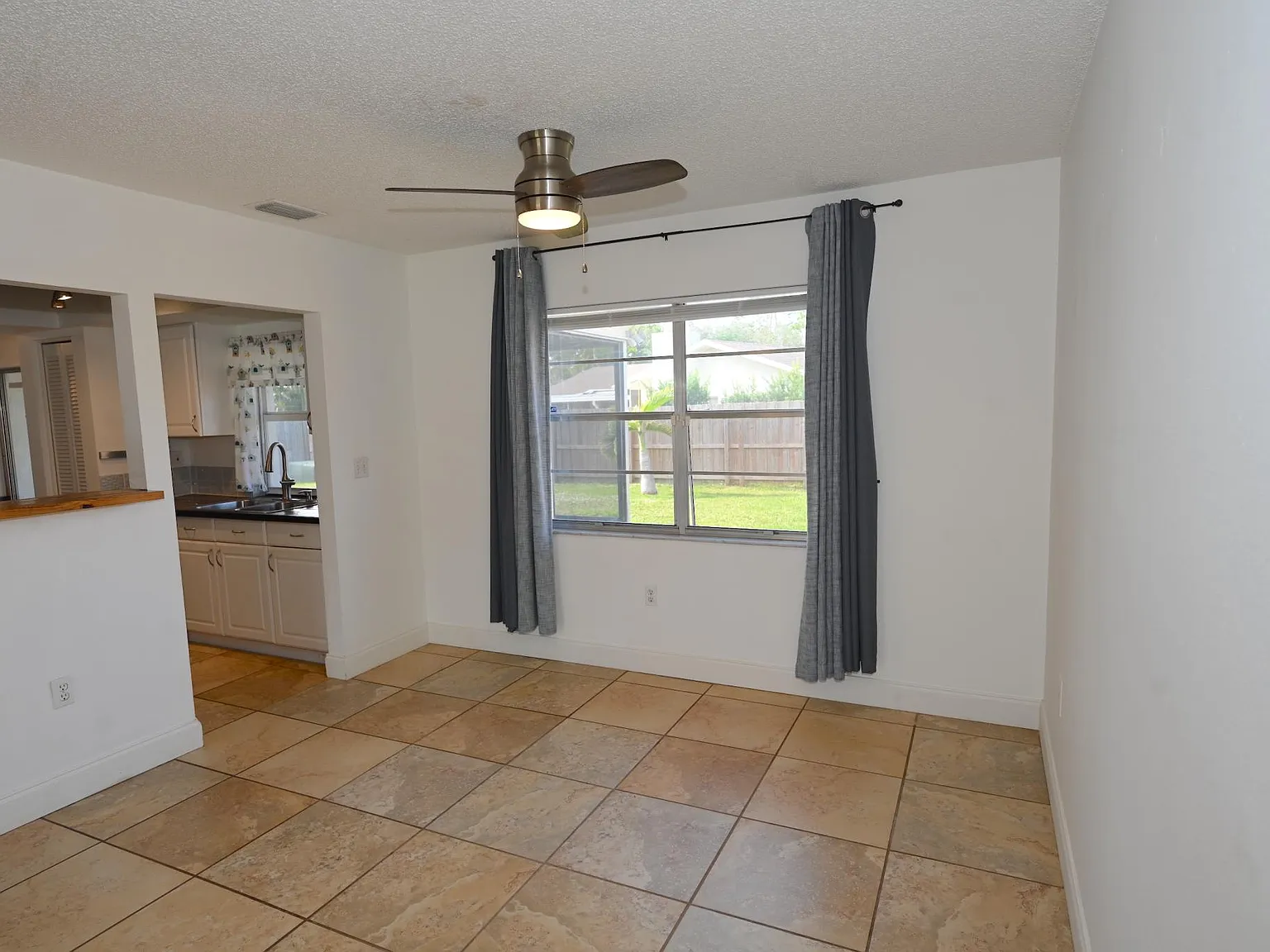 2 bed, 1297 sqft, $2,150 — Photo 4