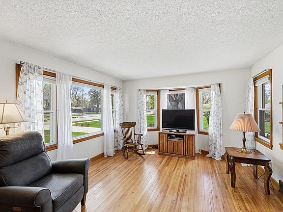 3rd image of 6838 Portland Ave S