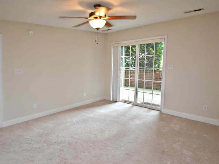 623 Wyndhurst Dr #1 — Photo 2