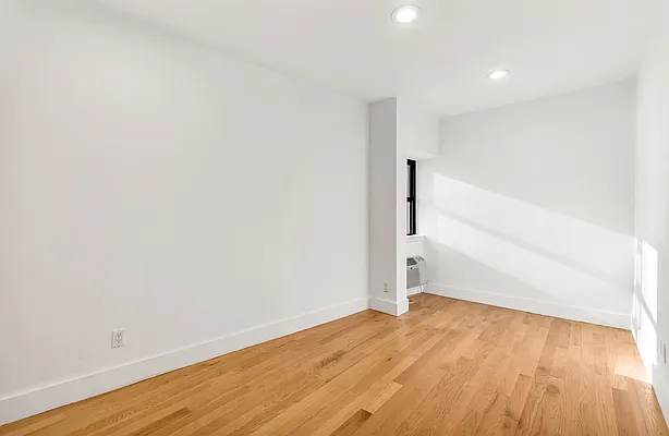 Rented by Mossanen Group | media 19