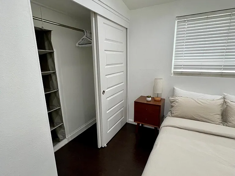 20851 Burbank Blvd — Photo 10