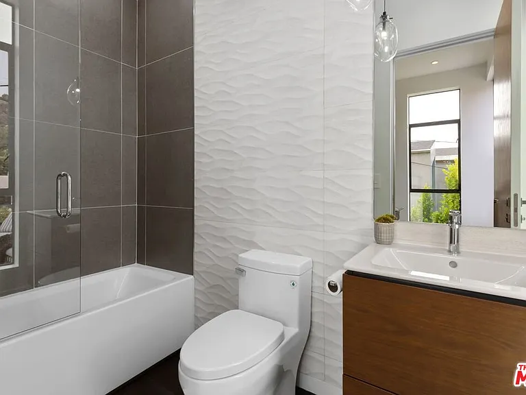 1849 Coldwater Canyon Dr — Photo 19
