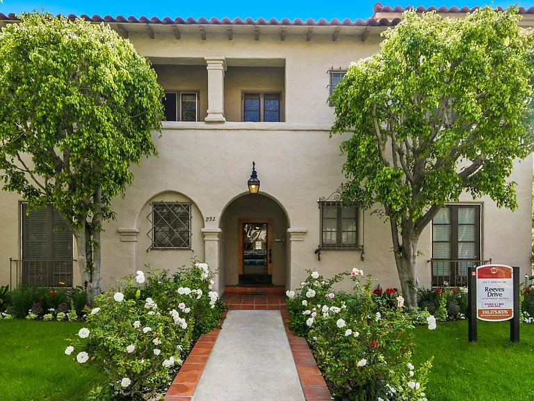 232 S Reeves Dr — Photo 18