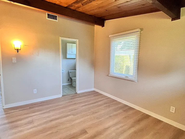 703 E Linfield St — Photo 14