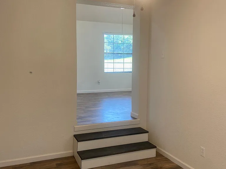 135 Edgehill Dr — Photo 6