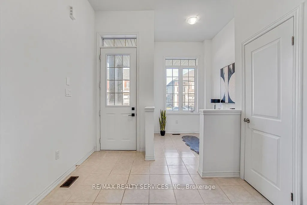 4 bed, $2,800 — Photo 3