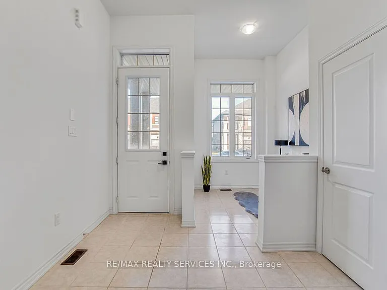 9 Copeman Ave — Photo 4