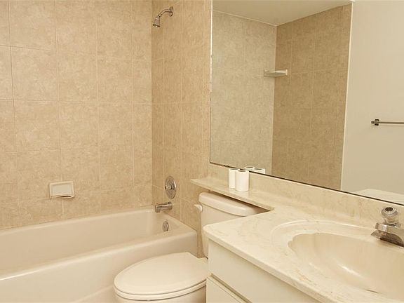 4th image of 4623 Oak Hill Ter #32