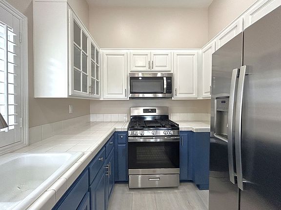 2nd image of 3130 Oakcrest Dr