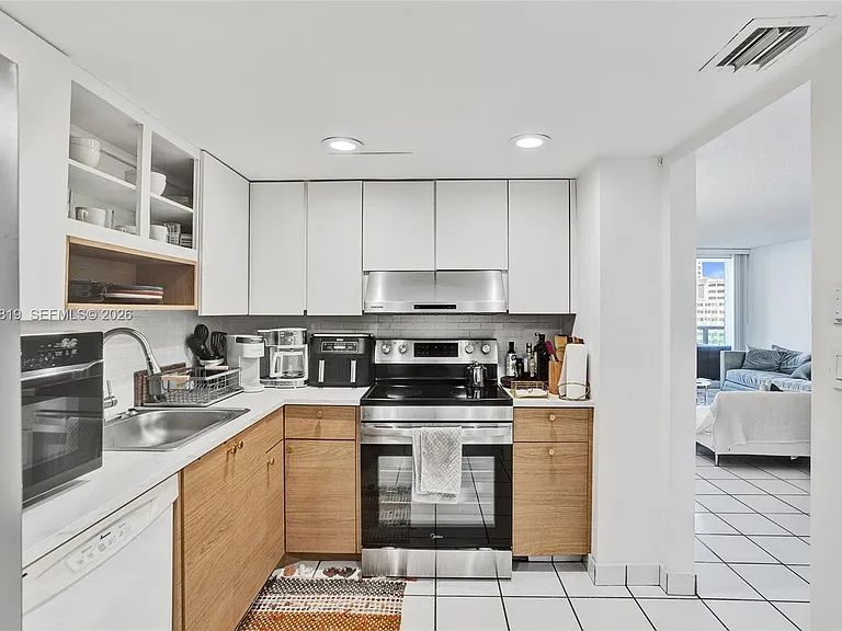 100 Bayview Dr #401 — Photo 6