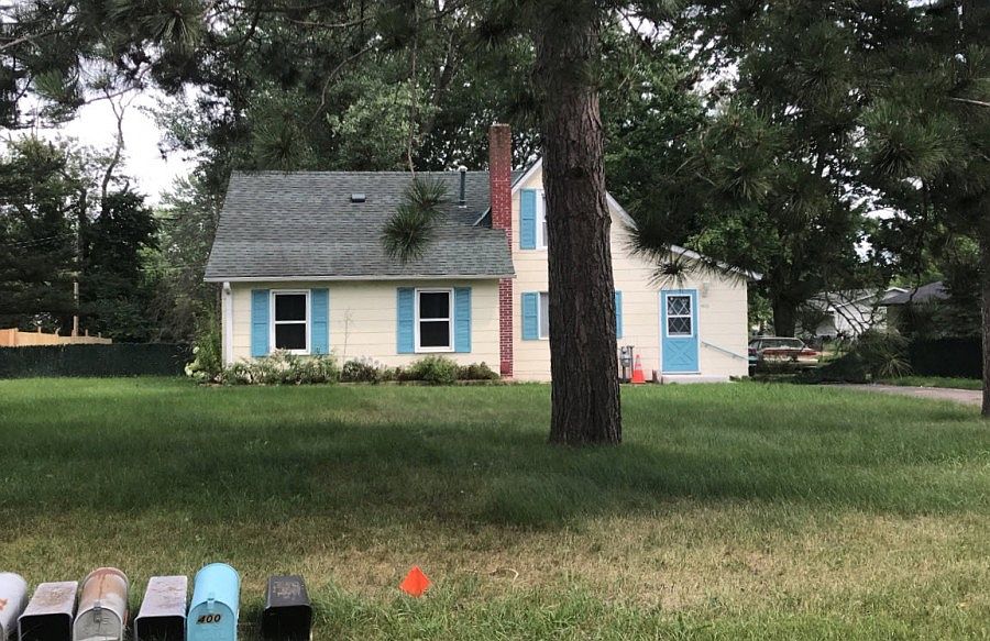 1st image of 400 1st St NE