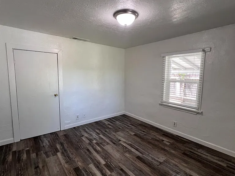 230 W Pinedale Ave — Photo 13