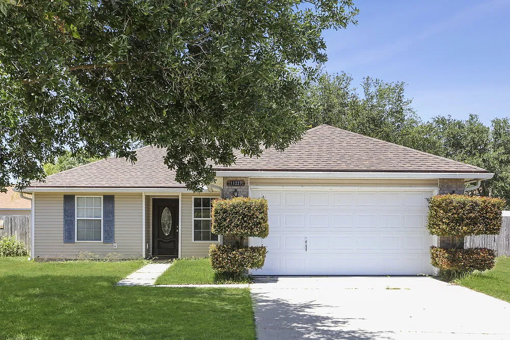 3 bed, 2.0 bath, 1204 sqft, $2,870 — Photo 1