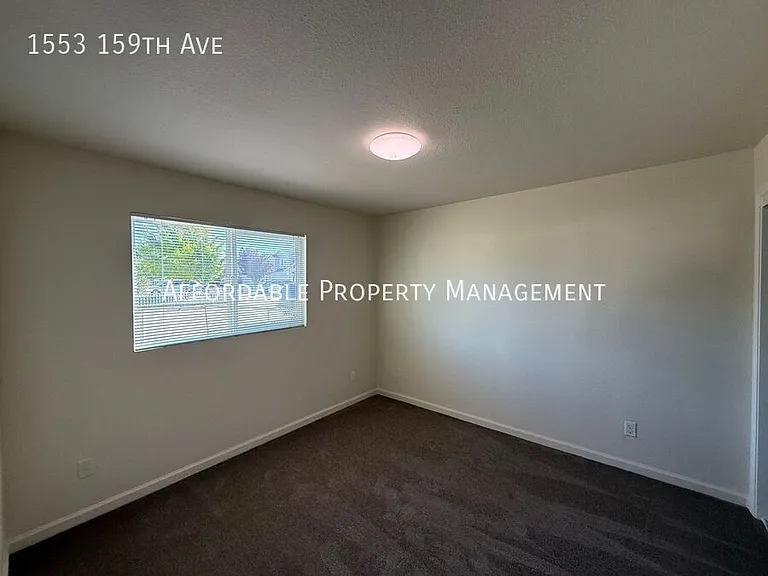 1553 159th Ave — Photo 14