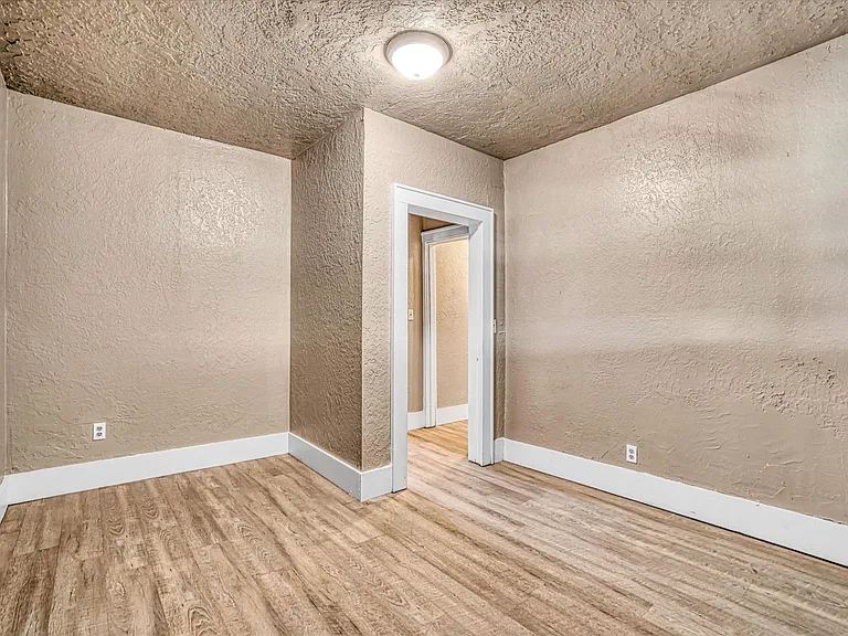 1508 N Crain St — Photo 20