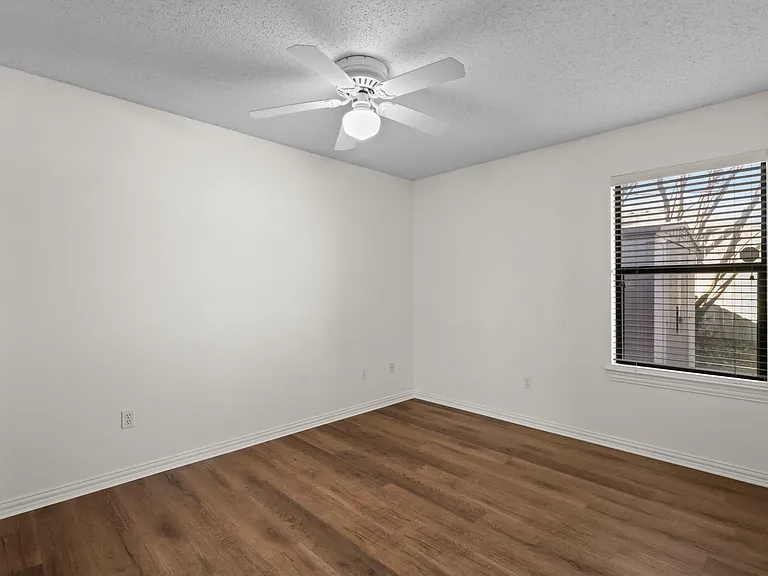 4820 Ashworth Ct — Photo 25