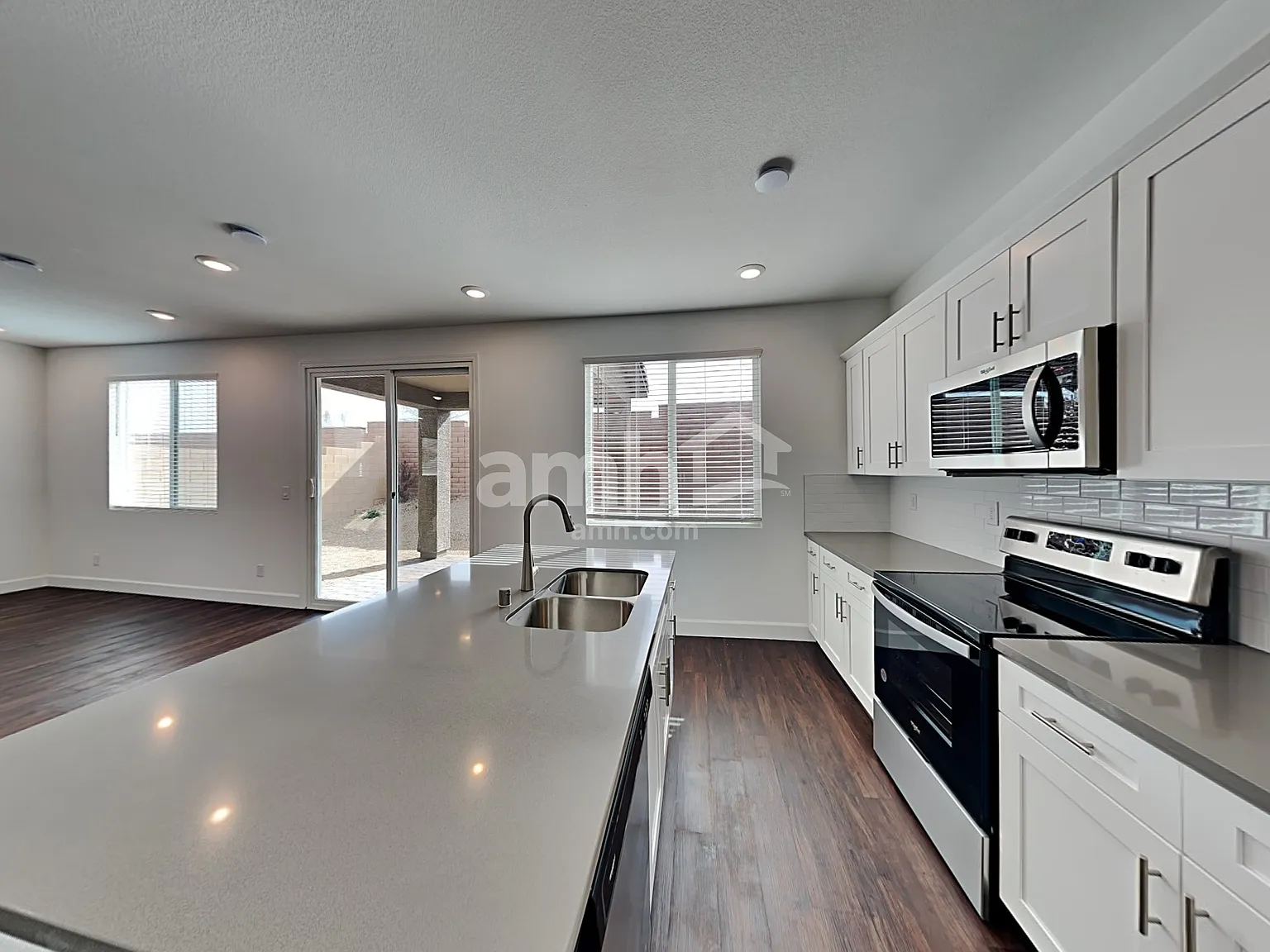 3 bed, 2.5 bath, 1845 sqft, $2,410 — Photo 3
