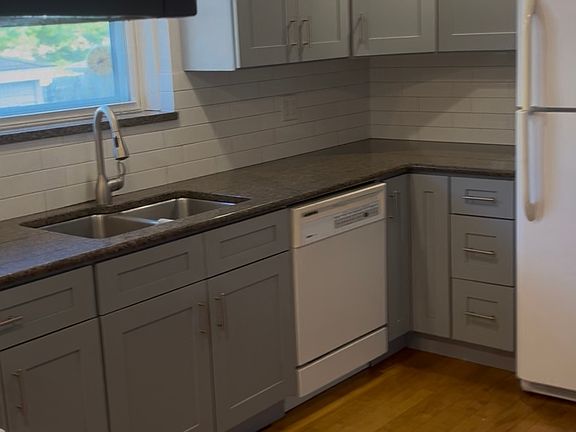 4th image of 5215 W Oakdale Ave #1