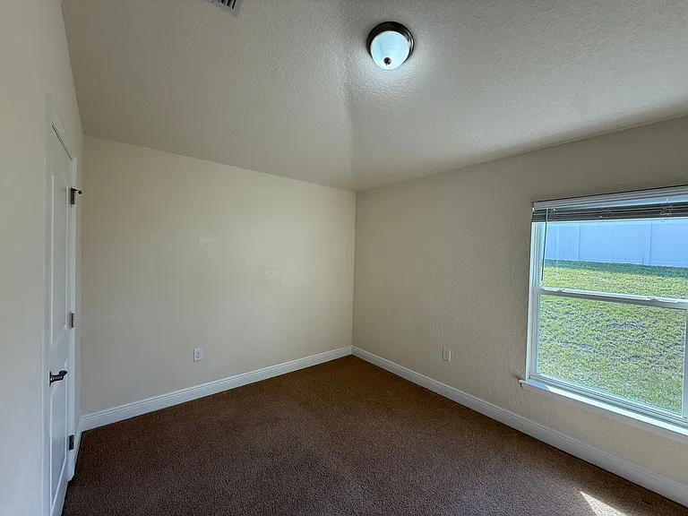 585 W Runyon Loop — Photo 19