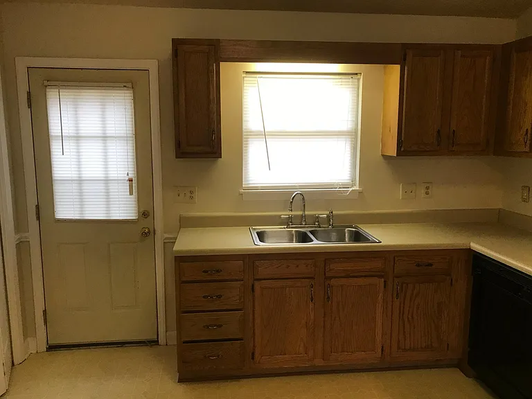 3326 N Barrett St #B — Photo 6