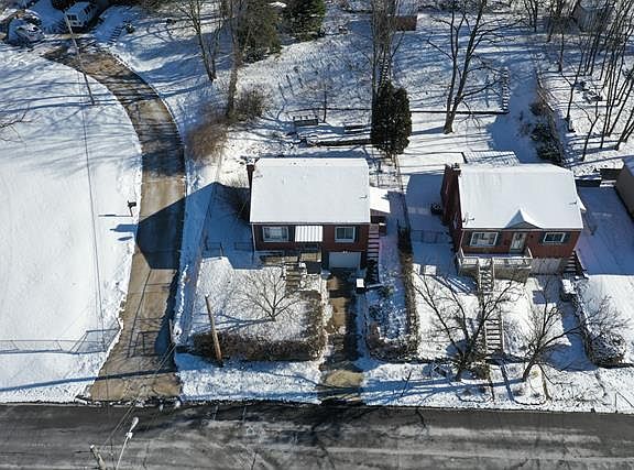 2nd image of 1835 Hughes St