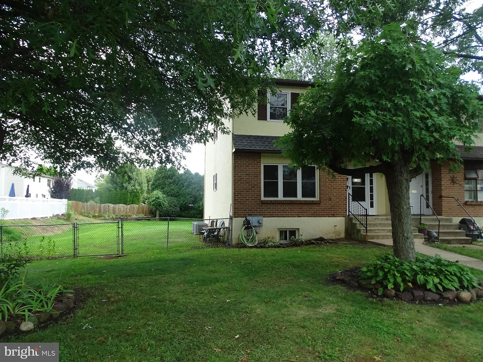 2 bed, 1.0 bath, 2116 sqft, $1,995 — Photo 2