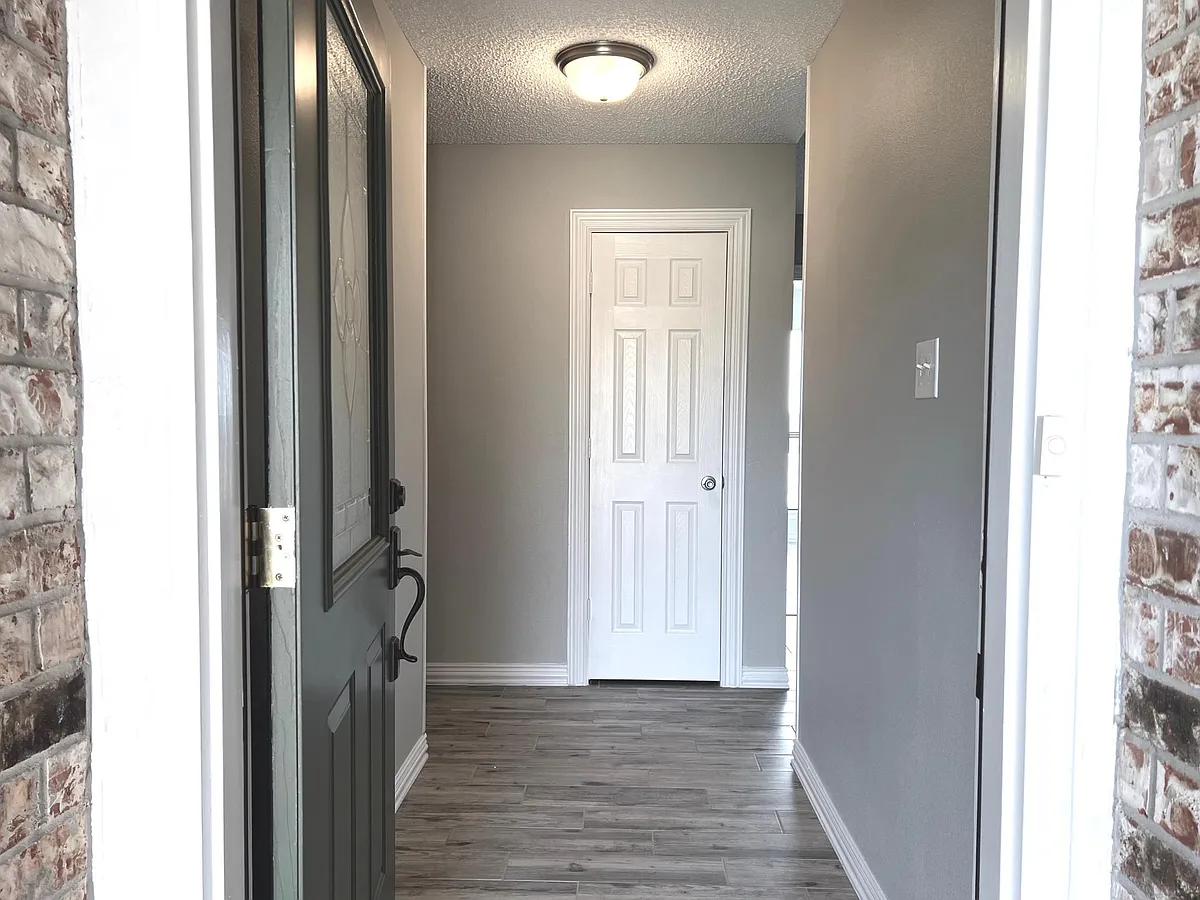 Building Photo - 202 S Sendero Dr
