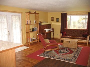 Open floor plan/french doors