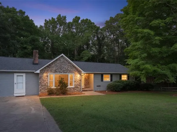 222 Pleasantview Dr, King, NC 27021