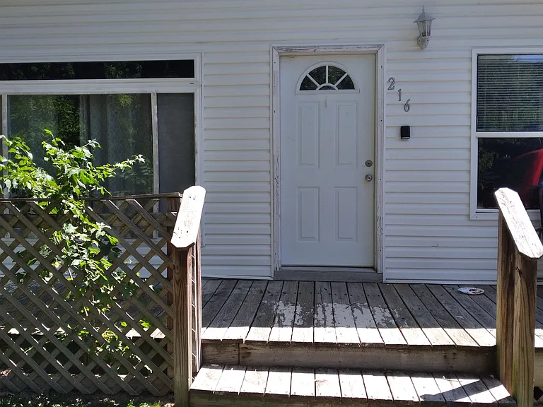 216 S Pecan St — Photo 1