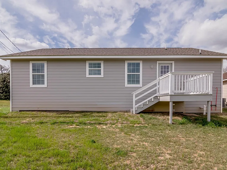 100 Shorewood Dr — Photo 24
